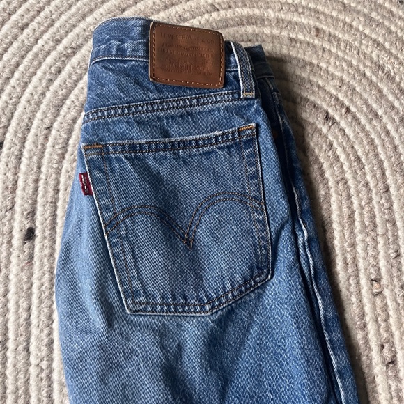 Levi’s Wedgie Straight Jean - Picture 2 of 6